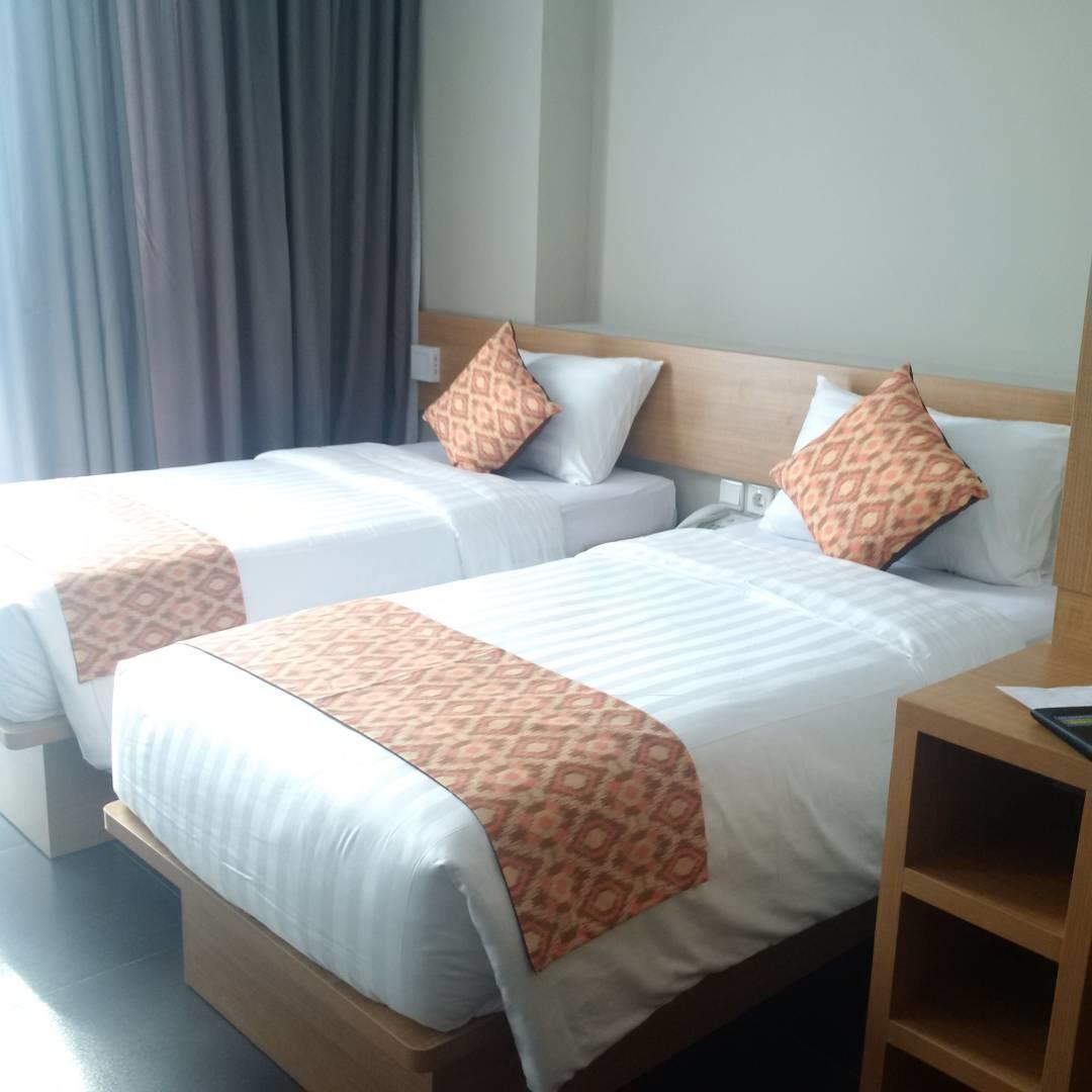 Maple Hotel Grogol Jakarta Exteriör bild