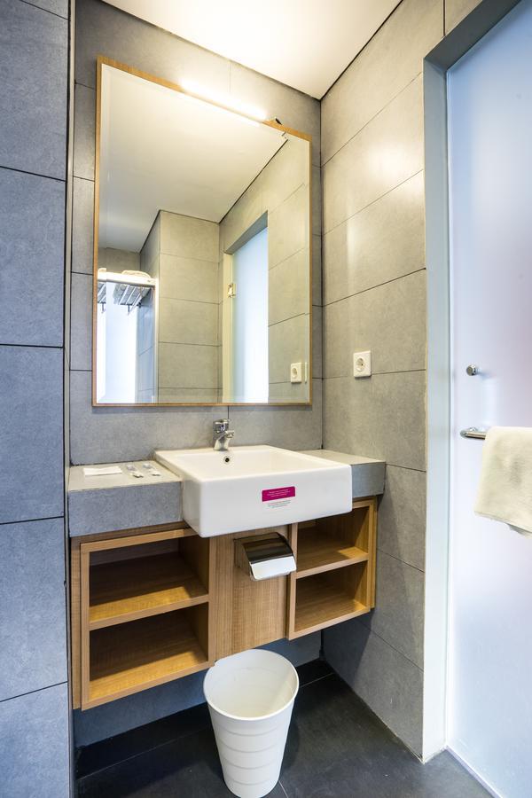 Maple Hotel Grogol Jakarta Exteriör bild