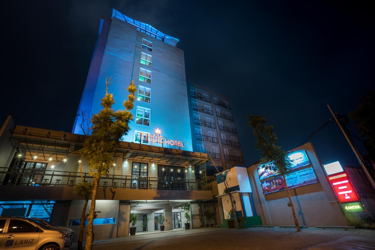Maple Hotel Grogol Jakarta Exteriör bild