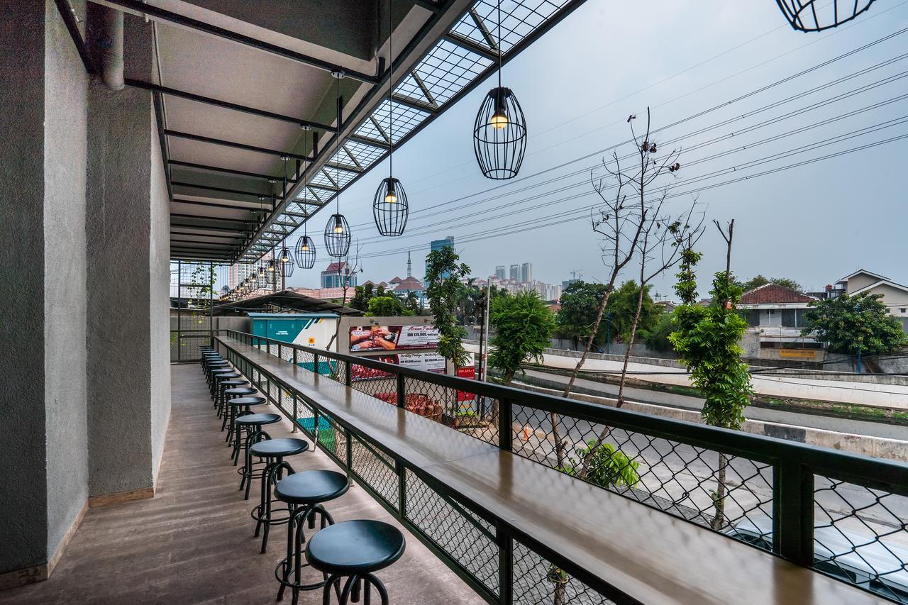 Maple Hotel Grogol Jakarta Exteriör bild